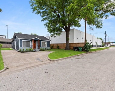 1309 Bragg Street - Photo Thumbnail 3