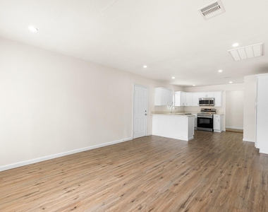 1309 Bragg Street - Photo Thumbnail 8