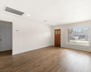 1309 Bragg Street - Photo Thumbnail 11