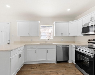 1309 Bragg Street - Photo Thumbnail 16