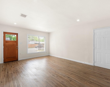 1309 Bragg Street - Photo Thumbnail 13