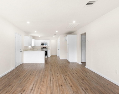 1309 Bragg Street - Photo Thumbnail 9