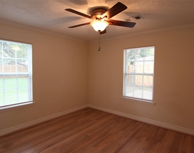 6630 Corbin Street - Photo Thumbnail 5