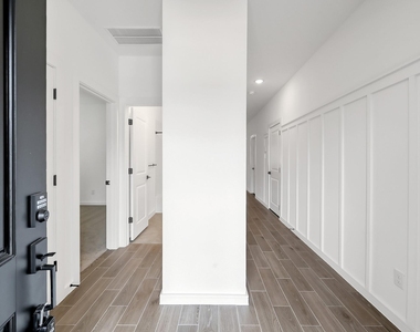 516 Monarch Trail - Photo Thumbnail 3