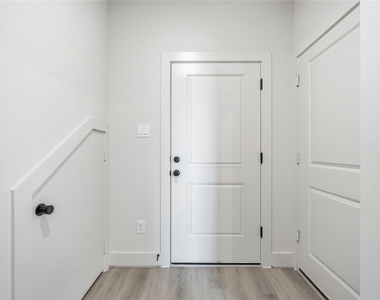 4606 Indie Heights Lane - Photo Thumbnail 3