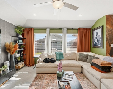 1511 Maple Ridge Drive - Photo Thumbnail 8