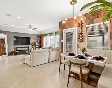1511 Maple Ridge Drive - Photo Thumbnail 17