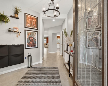 1511 Maple Ridge Drive - Photo Thumbnail 2