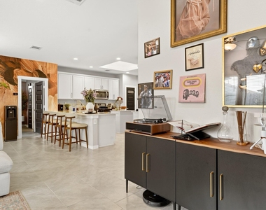 1511 Maple Ridge Drive - Photo Thumbnail 18