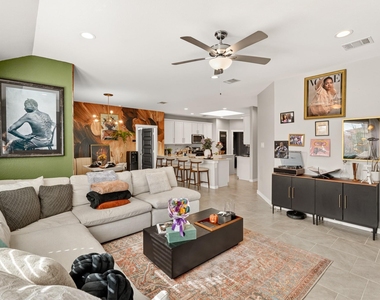 1511 Maple Ridge Drive - Photo Thumbnail 3
