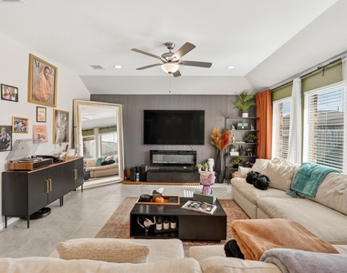 1511 Maple Ridge Drive - Photo Thumbnail 5
