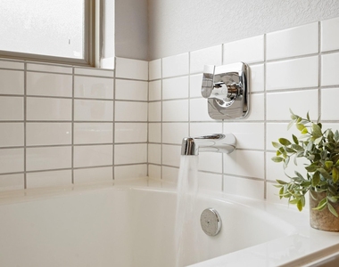 1511 Maple Ridge Drive - Photo Thumbnail 30