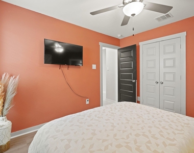 1511 Maple Ridge Drive - Photo Thumbnail 31