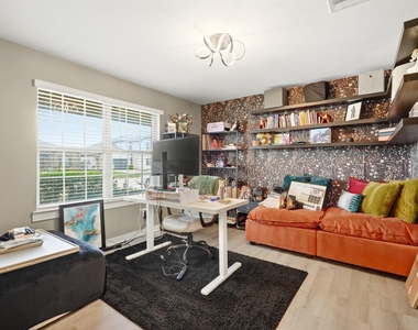 1511 Maple Ridge Drive - Photo Thumbnail 9