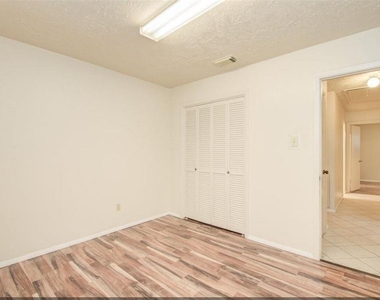 8206 Westbank Ave - Photo Thumbnail 6