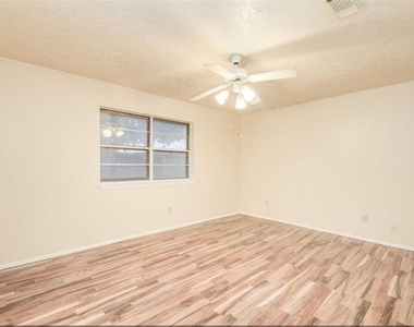 8206 Westbank Ave - Photo Thumbnail 8