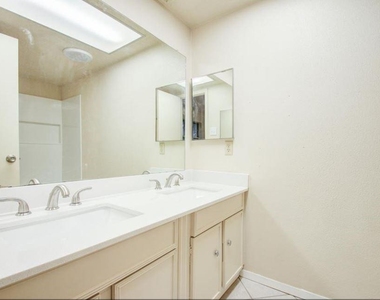 8206 Westbank Ave - Photo Thumbnail 15