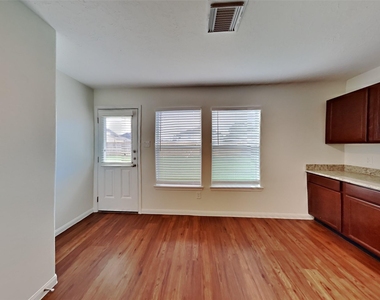 3906 Hawthorne Glen Court - Photo Thumbnail 2