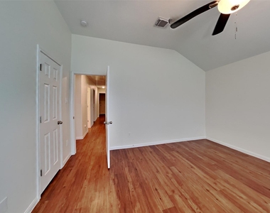 3906 Hawthorne Glen Court - Photo Thumbnail 6