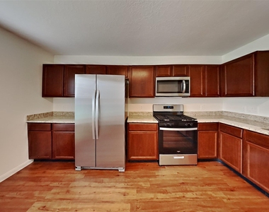 3906 Hawthorne Glen Court - Photo Thumbnail 1