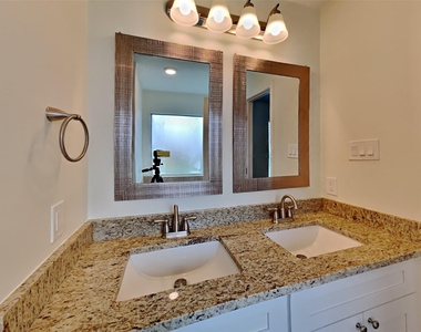 3906 Hawthorne Glen Court - Photo Thumbnail 7