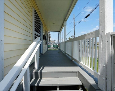 1213 28th St - Photo Thumbnail 2
