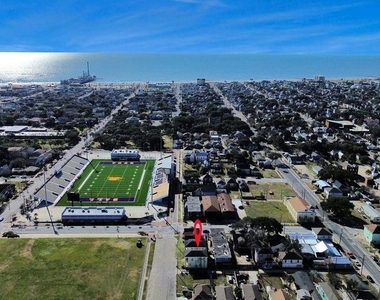 1213 28th St - Photo Thumbnail 26
