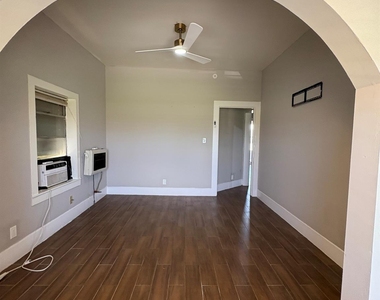 1213 28th St - Photo Thumbnail 6