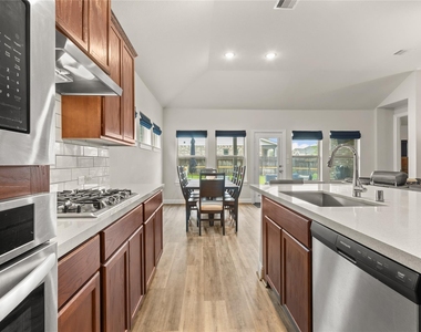 6027 Thief River Falls Drive - Photo Thumbnail 7