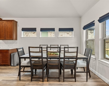 6027 Thief River Falls Drive - Photo Thumbnail 9