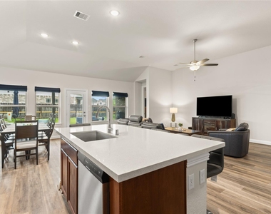 6027 Thief River Falls Drive - Photo Thumbnail 6