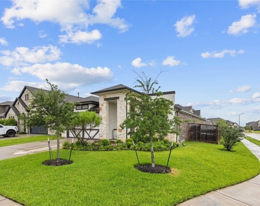 6027 Thief River Falls Drive - Photo Thumbnail 2