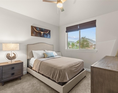 6027 Thief River Falls Drive - Photo Thumbnail 14
