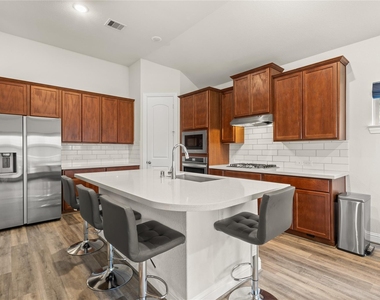 6027 Thief River Falls Drive - Photo Thumbnail 10