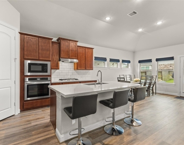6027 Thief River Falls Drive - Photo Thumbnail 5