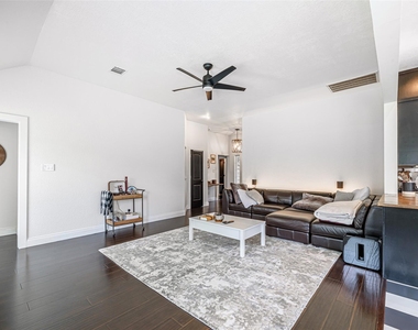 7519 Stonesfield Place - Photo Thumbnail 6