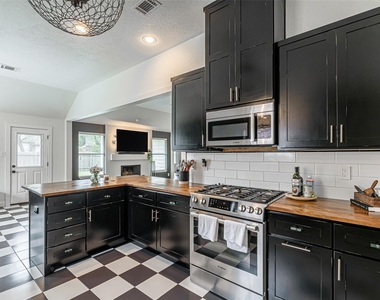 7519 Stonesfield Place - Photo Thumbnail 13
