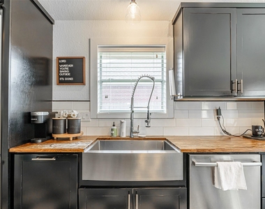 7519 Stonesfield Place - Photo Thumbnail 16