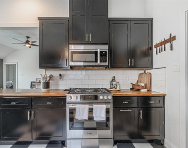 7519 Stonesfield Place - Photo Thumbnail 15