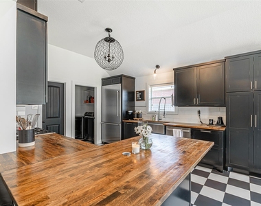 7519 Stonesfield Place - Photo Thumbnail 10