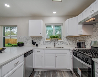 9406 Autauga Street - Photo Thumbnail 13