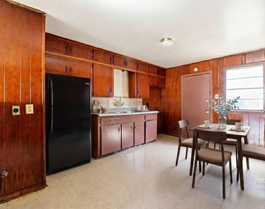3406 E Lockwood Drive - Photo Thumbnail 5