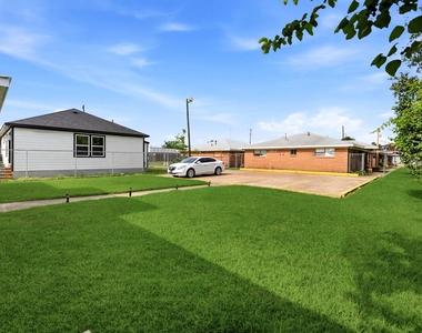 3406 E Lockwood Drive - Photo Thumbnail 2