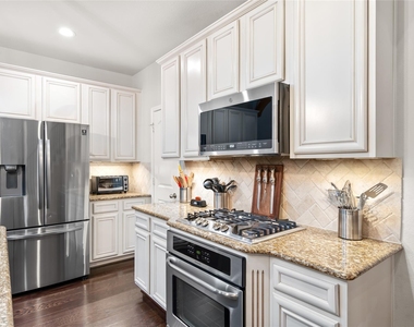 14104 N Crater Lake Court - Photo Thumbnail 8