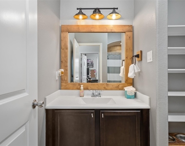 14104 N Crater Lake Court - Photo Thumbnail 5