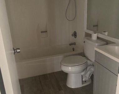 15919 Golf Club Drive - Photo Thumbnail 4