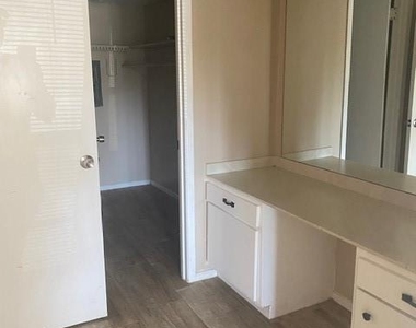 15919 Golf Club Drive - Photo Thumbnail 6