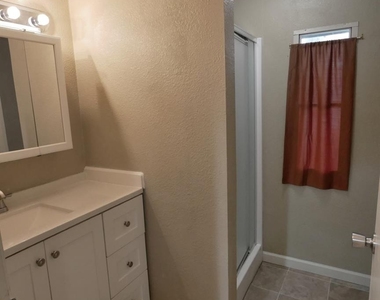 1815 Leaman Avenue - Photo Thumbnail 9