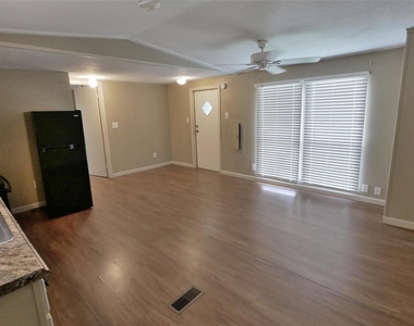 1815 Leaman Avenue - Photo Thumbnail 4