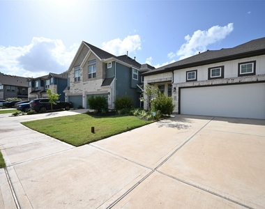 1535 Cathedral Bend Drive - Photo Thumbnail 1